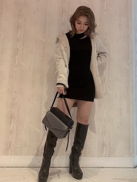 「肌見せ」｜「アイテム（ショルダーバッグ）」を使った、HITOMIさん（レディース・151cm）の秋コーディネート