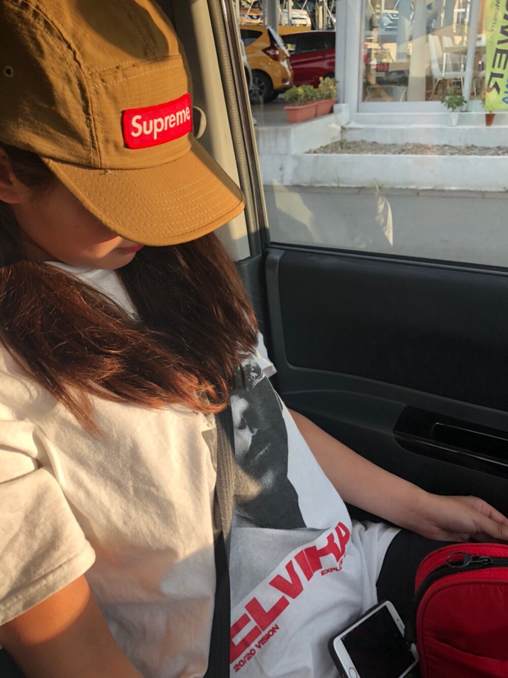 「Supreme のアイテム（キャップ、ベージュ系）」を使った、Rina Shimizuさん（レディース・160cm）の夏コーディネートの1枚目の写真