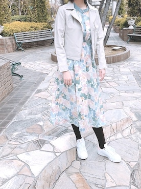 「アイテム（ライダースジャケット、シルバー系）」を使った、ゆさん（レディース・169cm）の春コーディネート