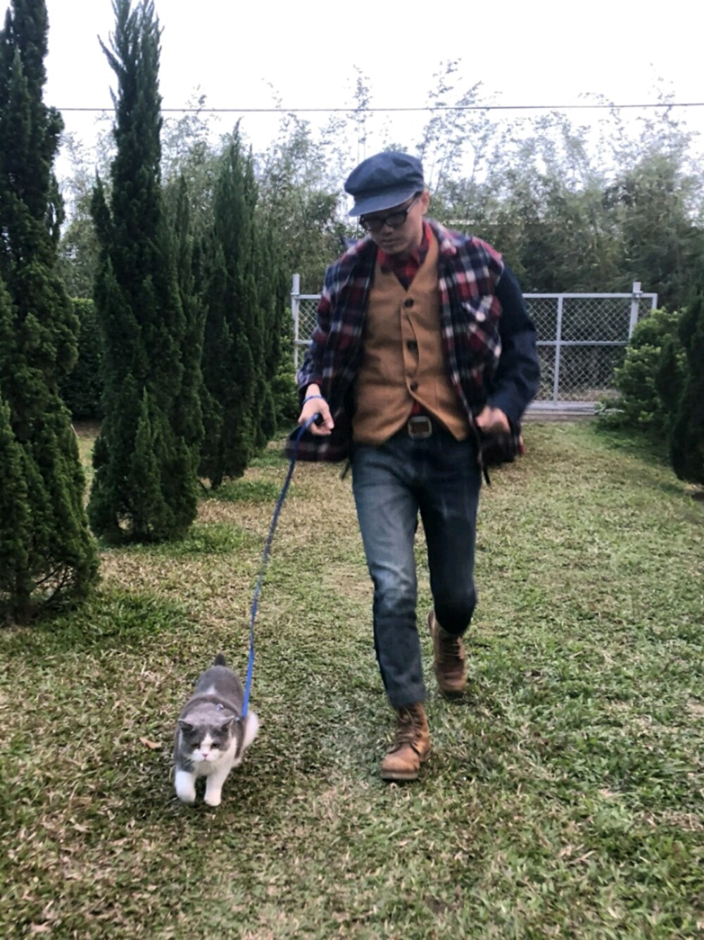 「遛狗、KAPITAL、Redwing」｜「Levi'sのアイテム（キャップ、ブルー系）」を使った、金旺さん（メンズ・179cm）の冬コーディネートの1枚目の写真