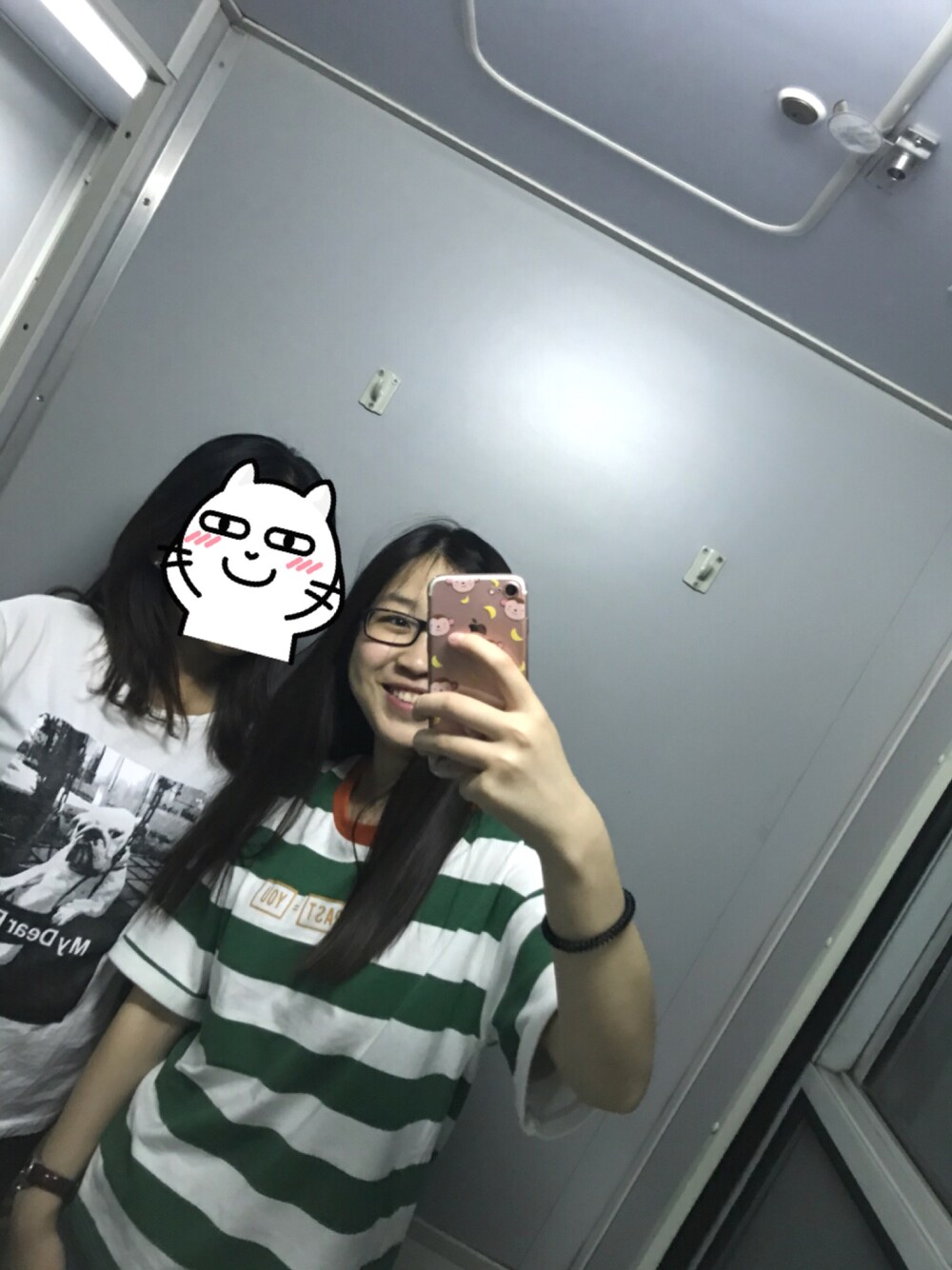「on the train」｜「cache cacheのアイテム（Tシャツ/カットソー、グリーン系）」を使った、colaaaaa__さん（レディース・166cm）の春コーディネートの1枚目の写真