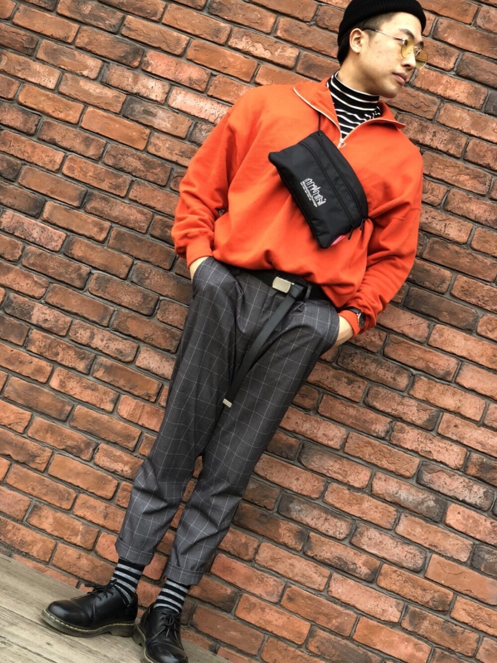 「春コーデ、お洒落さんとつながりたい、革靴、中和、Dr.Martens、Daniel Wellington、チャンネル登録お願いします、HARE、BEAUTY&YOUTH UNITED ARROWS、ボーダー」｜「HAREのMONSTERハーフZIPスウェット(HARE)（スウェット、オレンジ系）」を使った、OFF'cさん（メンズ・175cm）の春コーディネートの1枚目の写真