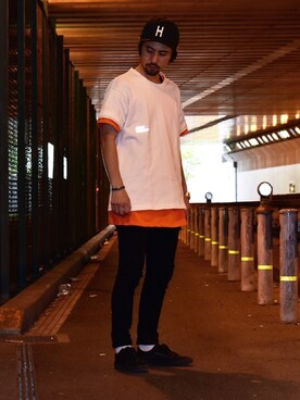 「Tシャツ」｜「アイテム（トップス、ゴールド系）」を使った、アッキーさん（メンズ・165cm）の春コーディネート