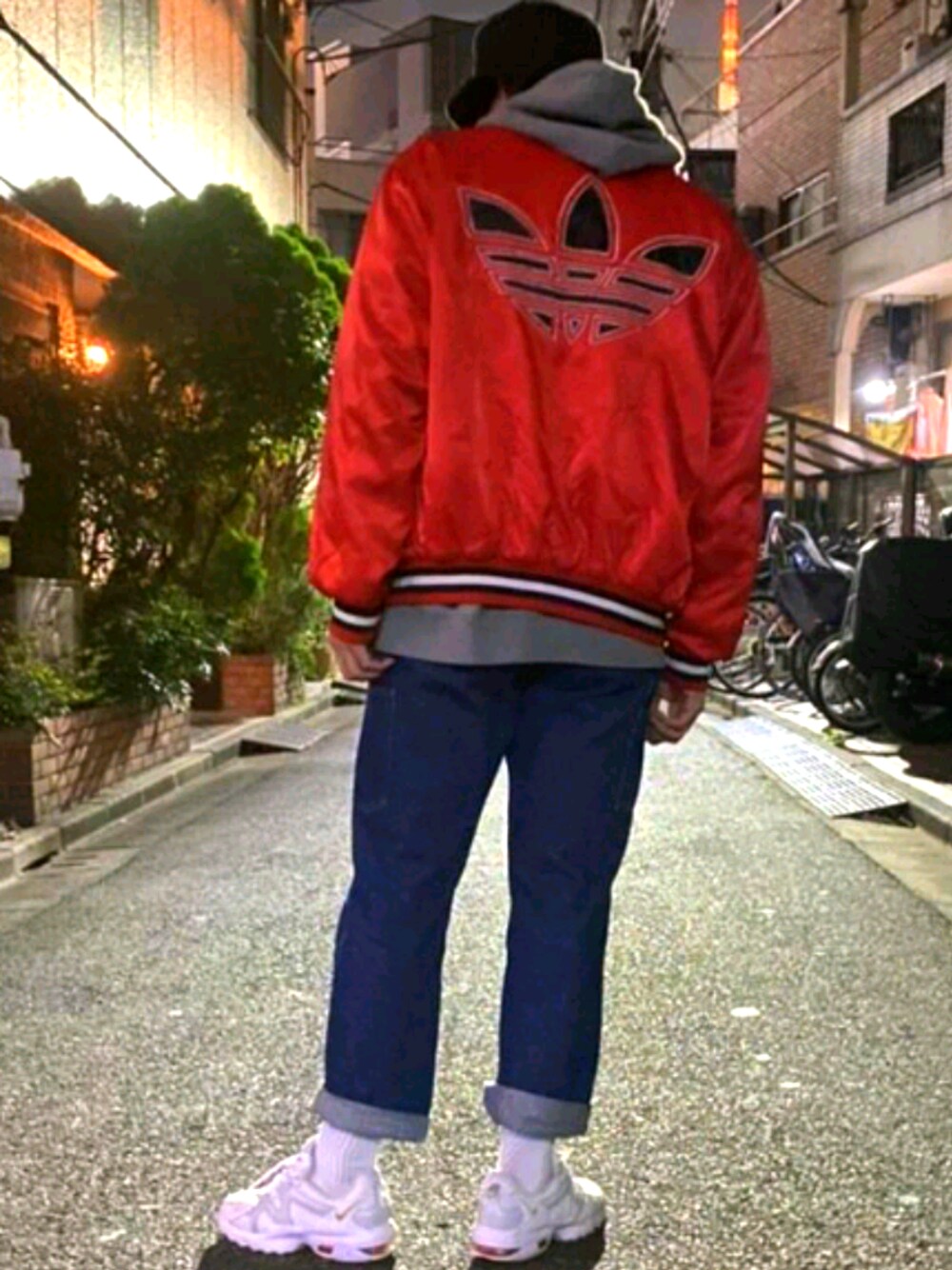 「古着コーデ、TOYMACHINE、adidas、carhartt、NIKE AIR MAX、秋コーデ、冬コーデ」｜「NIKEのアイテム（スニーカー、ホワイト系）」を使った、かずきよさん（メンズ・180cm）の秋コーディネートの1枚目の写真