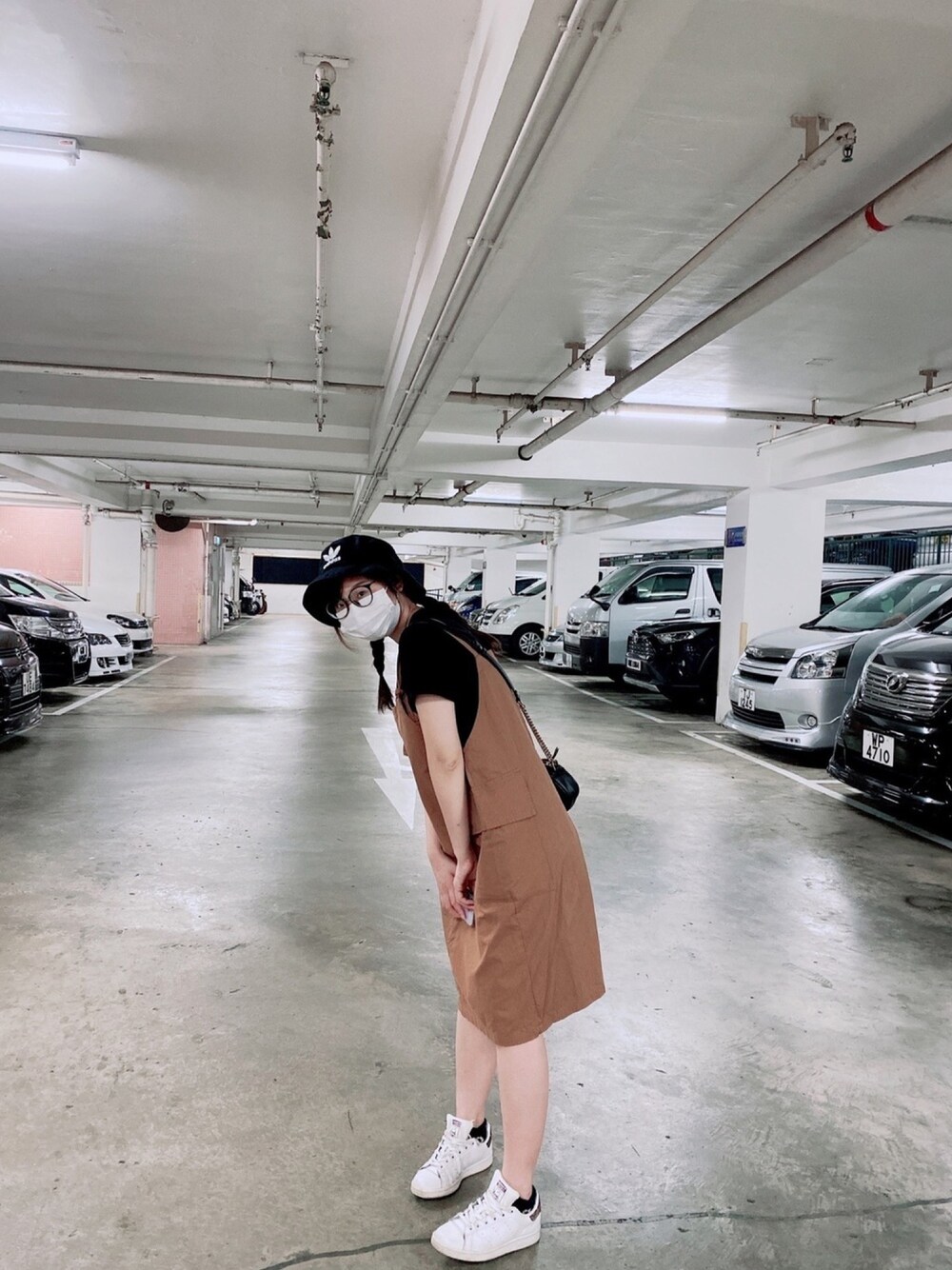 「adidasのアイテム（スニーカー、ホワイト系）」を使った、irispyanさん（レディース・156cm）の春コーディネートの1枚目の写真