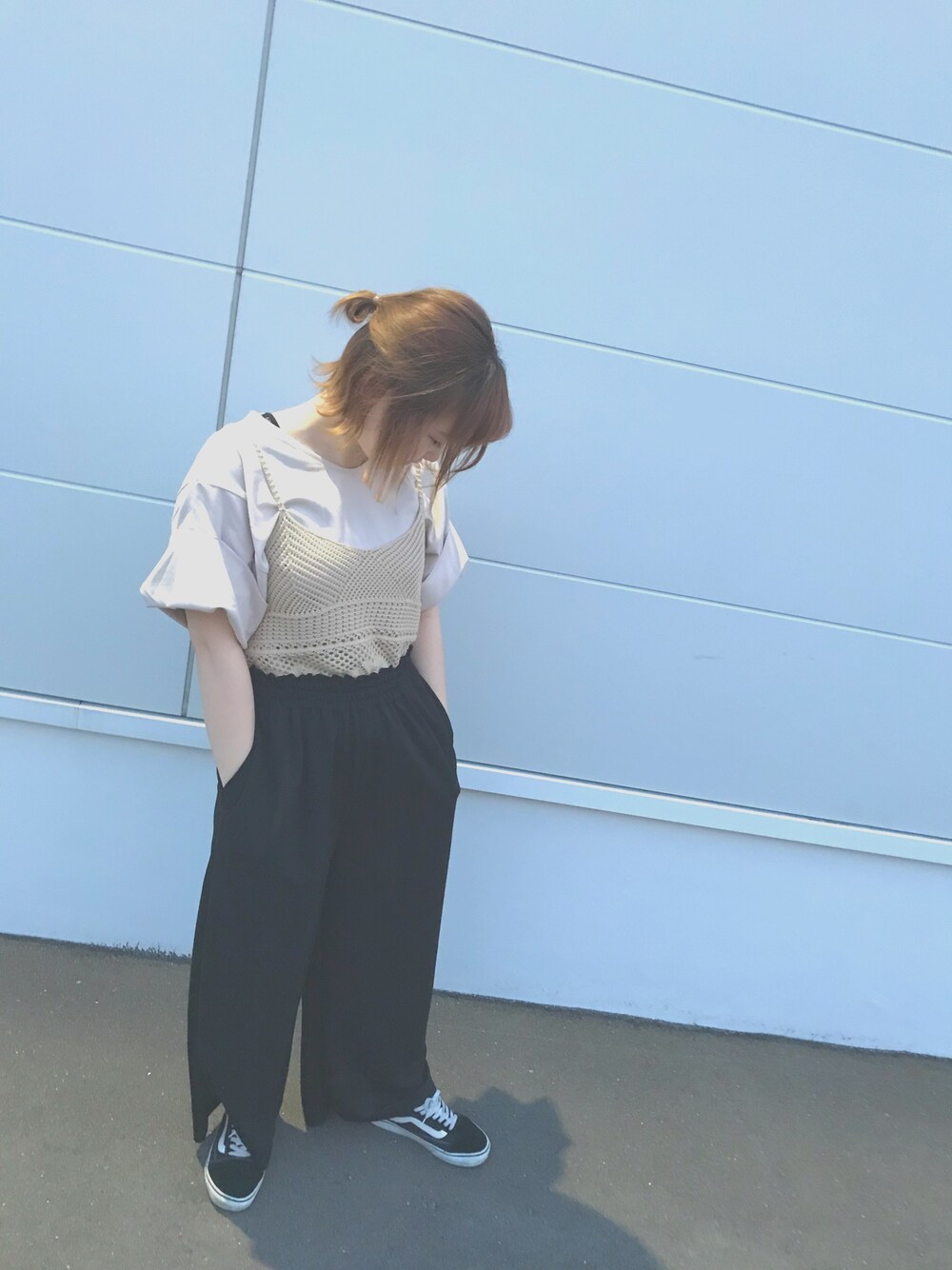 「earth music&ecologyの・袖ボリュームプルオーバー（Tシャツ/カットソー、グレー系）」を使った、miku.さん（レディース・163cm）の春コーディネートの1枚目の写真