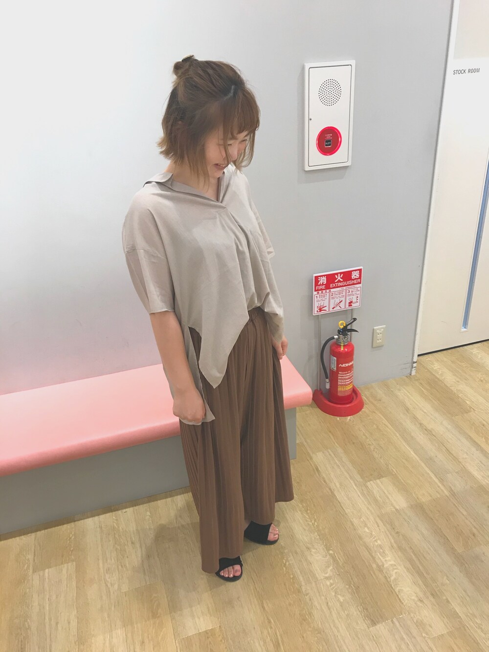「earth music&ecology」｜「earth music&ecologyの・半袖スキッパーシャツ ●（シャツ/ブラウス、ベージュ系）」を使った、miku.さん（レディース・163cm）の夏コーディネートの1枚目の写真
