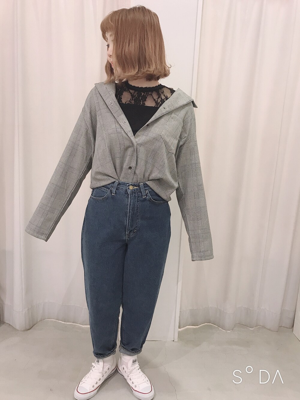 「E hyphen world galleryのグレンチェックビッグシャツジャケット 〇（その他アウター、グレー系）」を使った、miku.さん（レディース・163cm）の春コーディネートの1枚目の写真