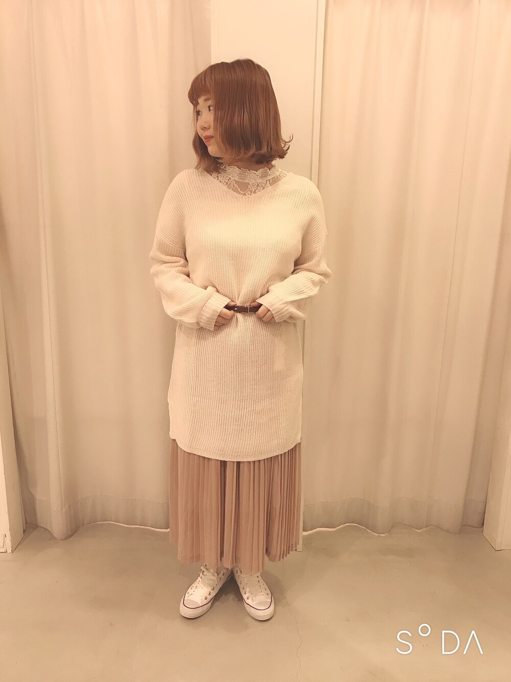 「E hyphen world galleryのベルト付きVネックワンピース（ワンピース、ホワイト系）」を使った、miku.さん（レディース・163cm）の春コーディネートの1枚目の写真