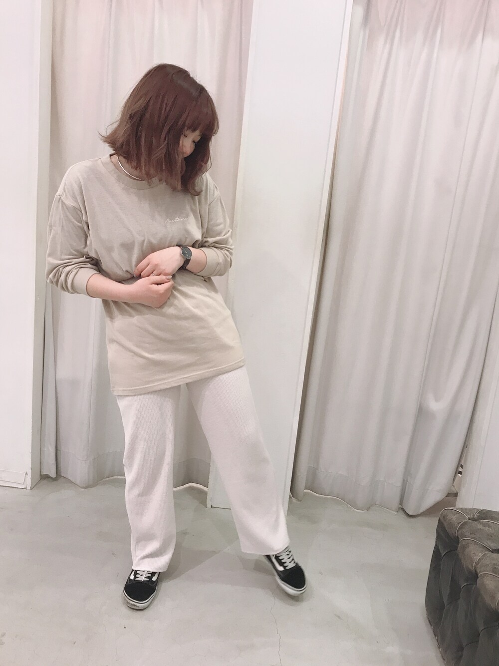「E hyphen world gallery」｜「E hyphen world galleryのロゴ刺繍ルーズロンT（Tシャツ/カットソー、ベージュ系）」を使った、miku.さん（レディース・163cm）の春コーディネートの1枚目の写真