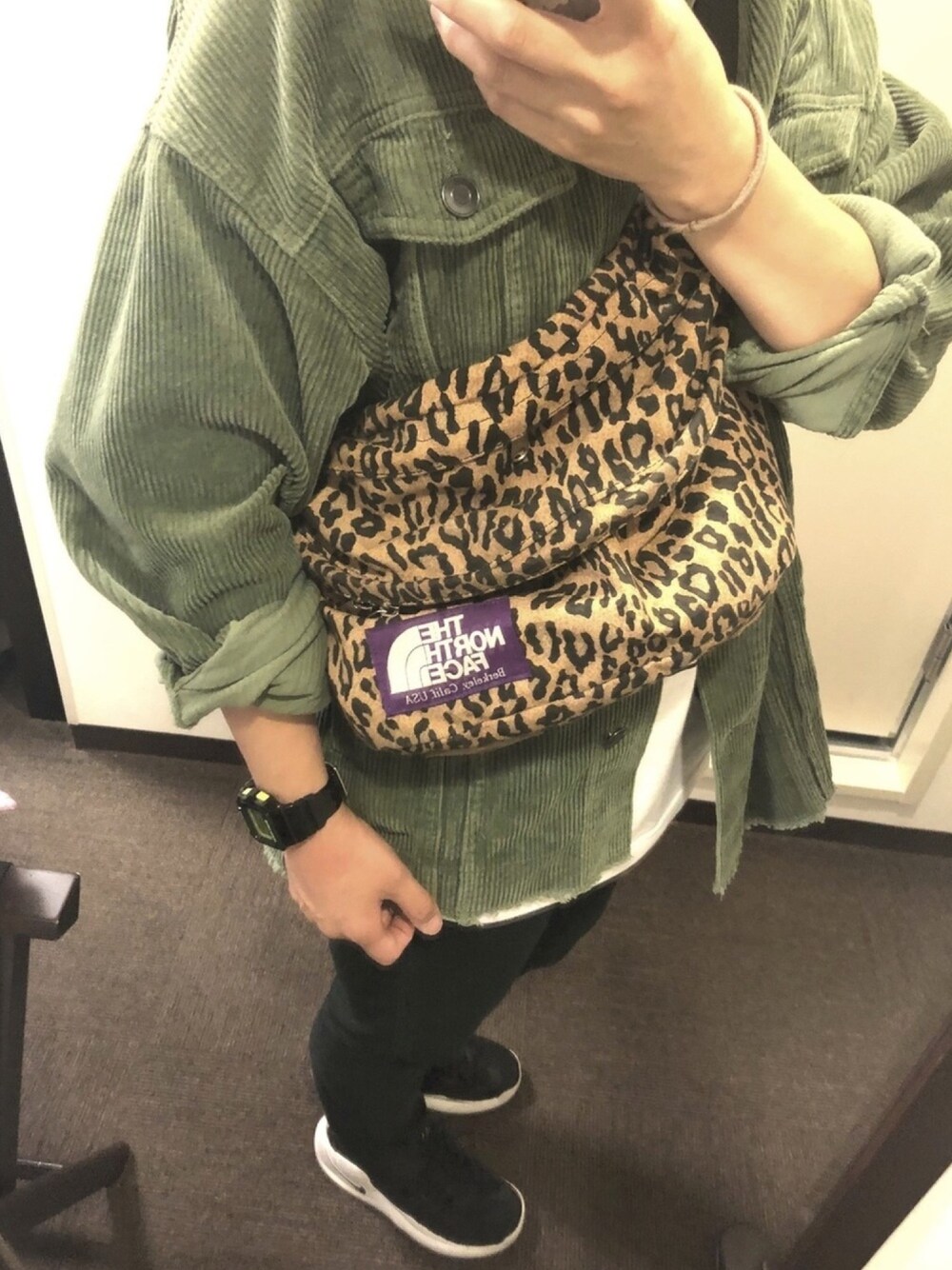 「ZARA、コーデュロイ、コーデュロイジャケット、zara woman」｜「Another EditionのNIKE WMNS KWAZI◆（スニーカー、ブラック系）」を使った、め。さん（レディース・156cm）の秋コーディネートの1枚目の写真