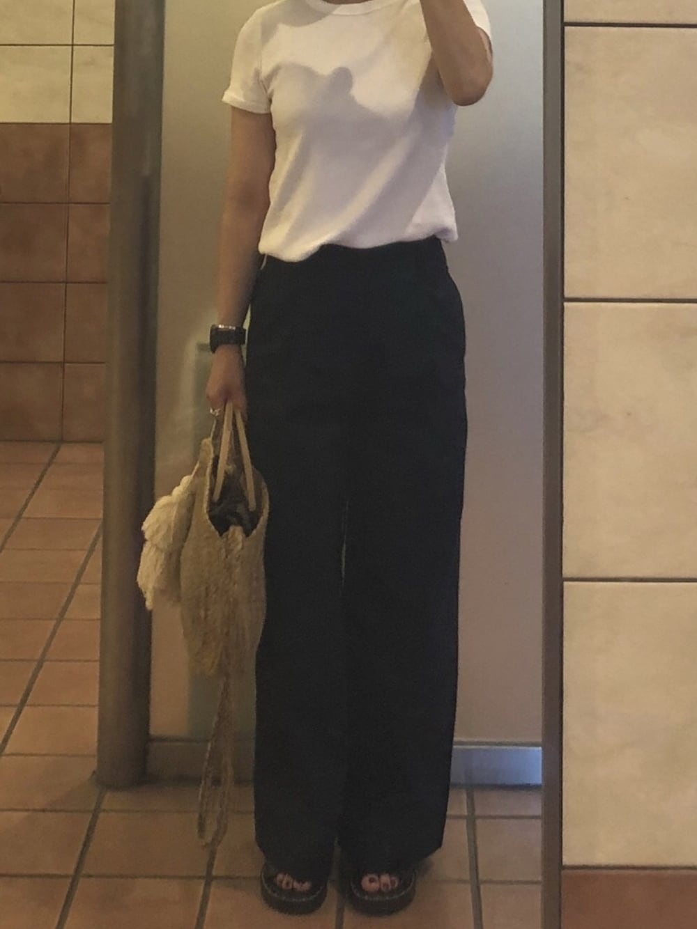 「UNIQLOのハイウエストチノワイドパンツ（チノパンツ、ブルー系）」を使った、め。さん（レディース・156cm）の夏コーディネートの1枚目の写真