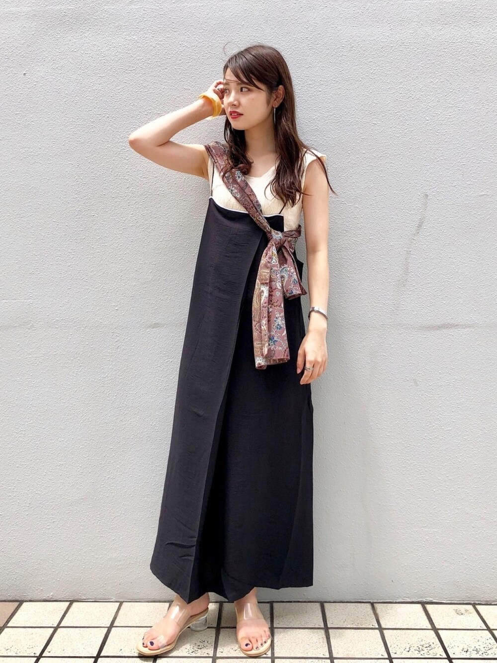 「KastaneのパイピングタックキャミOP（ワンピース、ブラック系）」を使った、かっすーさん（レディース・161cm）の夏コーディネートの1枚目の写真
