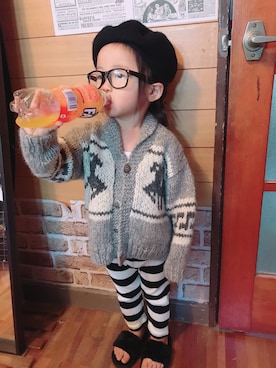 「カウチンセーター」｜「アイテム（サンダル）」を使った、mikiさん（キッズ・90cm）の秋コーディネート