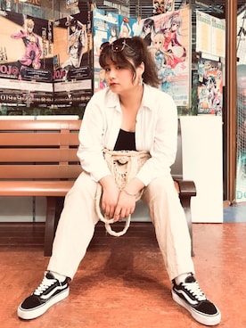 「VANS（バンズ）のアイテム（スニーカー、ブラック系）」を使った、Christine Chen さん（レディース・158cm）の秋コーディネート