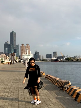 「NIKE（ナイキ）のアイテム（スニーカー、ホワイト系）」を使った、Christine Chen さん（レディース・158cm）の秋コーディネート