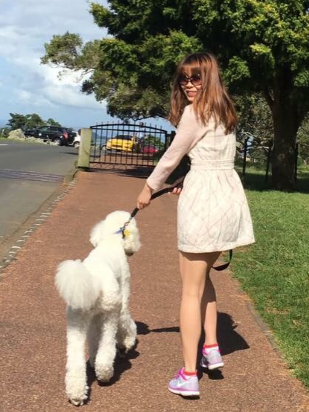 「ニュージーランド、犬の散歩、スニーカー女子」｜「LIZLISA dollのアイテム（ワンピース、ピンク系）」を使った、ぺいさん（レディース・163cm）の夏コーディネートの1枚目の写真