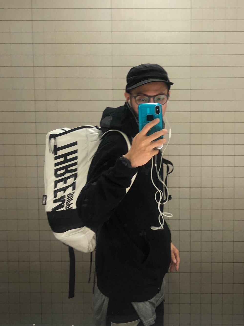 「运动搭配、通勤穿搭、秋、秋のコーデ、Bape、街头搭配、休闲」｜「Supreme のアイテム（キャップ、ブラック系）」を使った、B_lam1213さん（メンズ・172cm）の秋コーディネートの1枚目の写真