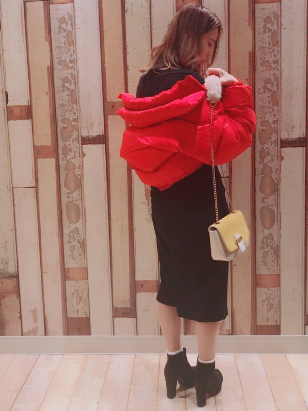 「大人カジュアル、ootd、おしゃれさんと繋がりたい、ダウンジャケット、ブラック」｜「SLYのアイテム（ダウンジャケット/コート、レッド系）」を使った、いわさわゆきさん（レディース・163cm）の冬コーディネートの1枚目の写真