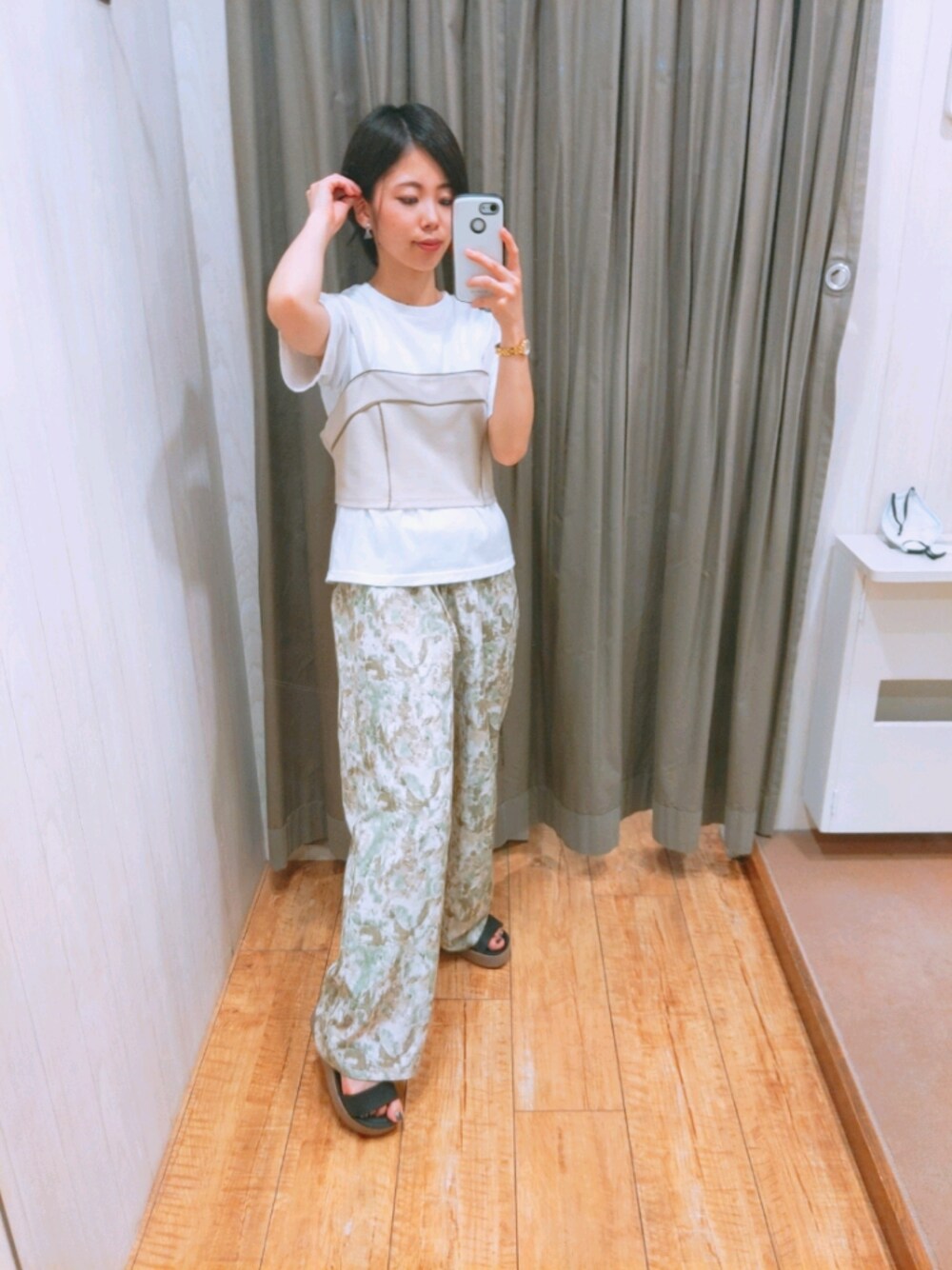 「今日のコーデ、夏コーデ、ベージュ、低身長」｜「Cutie Blondeの【S-L】ニュアンス柄イージーパンツ（その他パンツ、グリーン系）」を使った、kondoさん（レディース・149cm）の春コーディネートの1枚目の写真