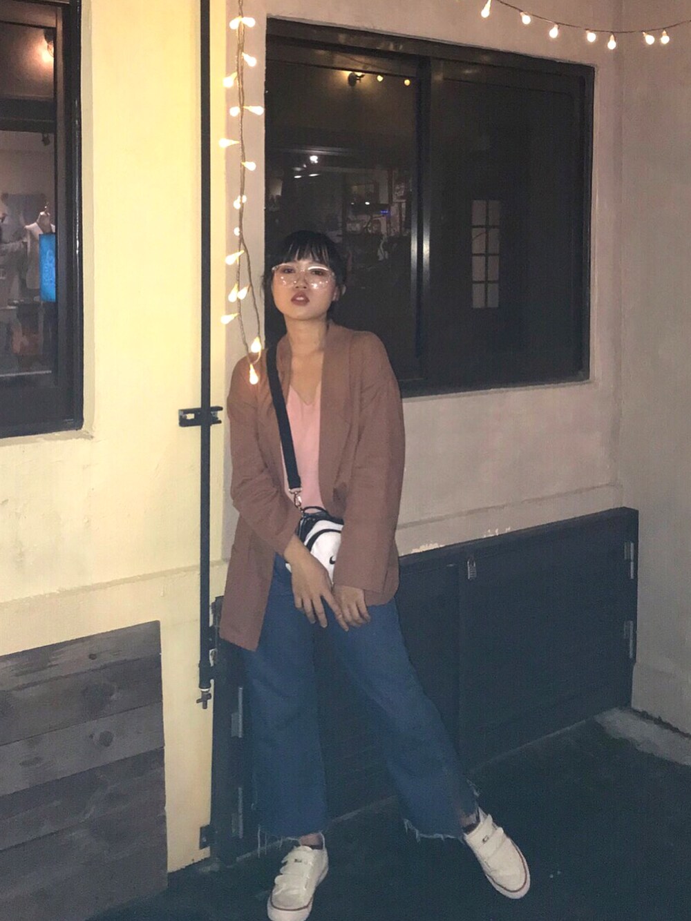 「あつい！！、Tainan、night」｜「FILAのアイテム（スニーカー、ホワイト系）」を使った、Hsinさん（レディース・155cm）の秋コーディネートの1枚目の写真