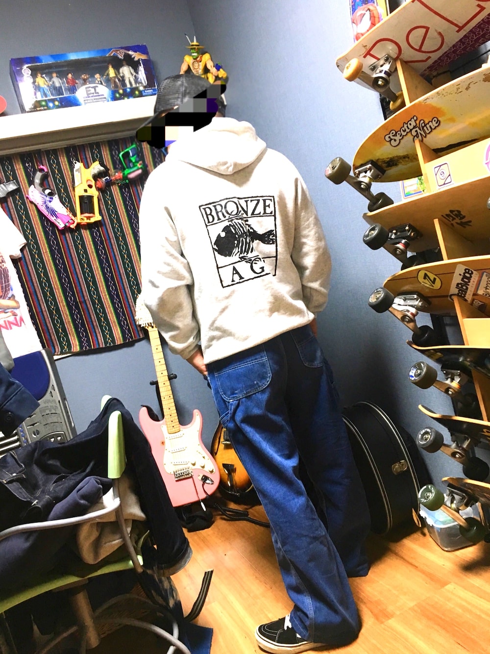 「スケータースタイル、used、古着、オールドスクール、VANS、プルオーバー、はるコーデ、カジュアルコーデ、street、いいね、save、フォローお願いします🤑」｜「BRONZE AGEのアイテム（パーカー、グレー系）」を使った、中学６年生さん（メンズ・170cm）の春コーディネートの1枚目の写真