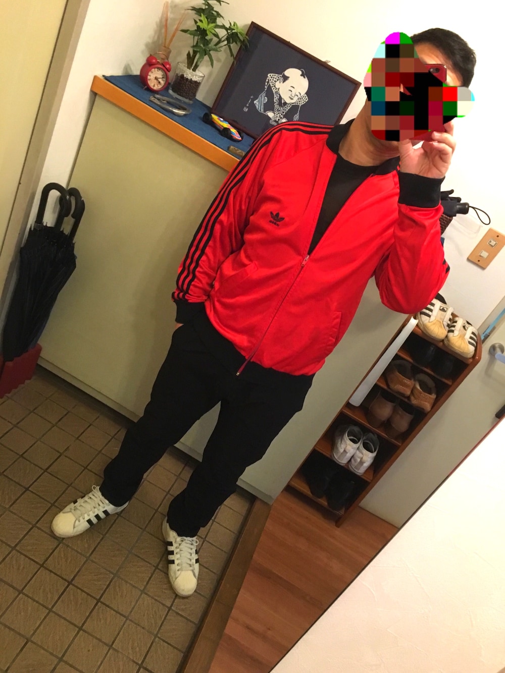 「大人カジュアル、古着、カジュアル、スポーツミックス、ATP、ビンテージ、ヴィンテージ、adidas、street、トラックジャケット」｜「adidasのアイテム（その他アウター、レッド系）」を使った、中学６年生さん（メンズ・170cm）の春コーディネートの1枚目の写真