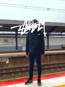 「黒コーデ」｜「アイテム（ナイロンジャケット）」を使った、TSUNOYA CHIHIRO.さん（メンズ・172cm）の春コーディネート