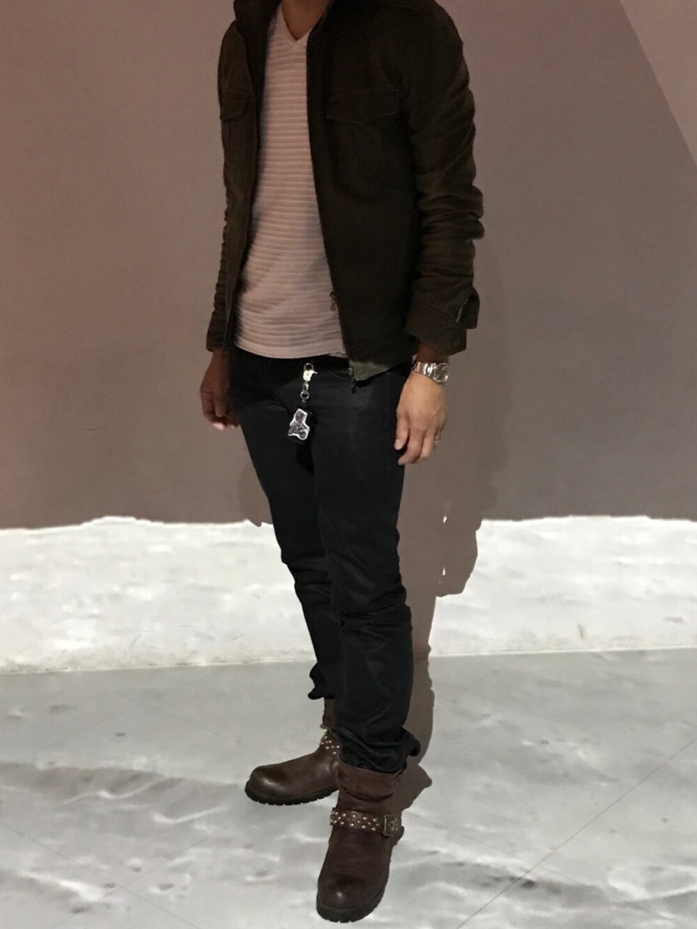 「シンプルコーデ、大人カジュアル、ootd、休日スタイル」｜「RAUDIの玄関でバタバタしない、楽ちんなエンジニアショートブーツ 。抱っこ卒業するまで、紐付きブーツは、履かないでね。（ブーツ、ブラウン系）」を使った、つばささん（メンズ・171cm）の秋コーディネートの1枚目の写真