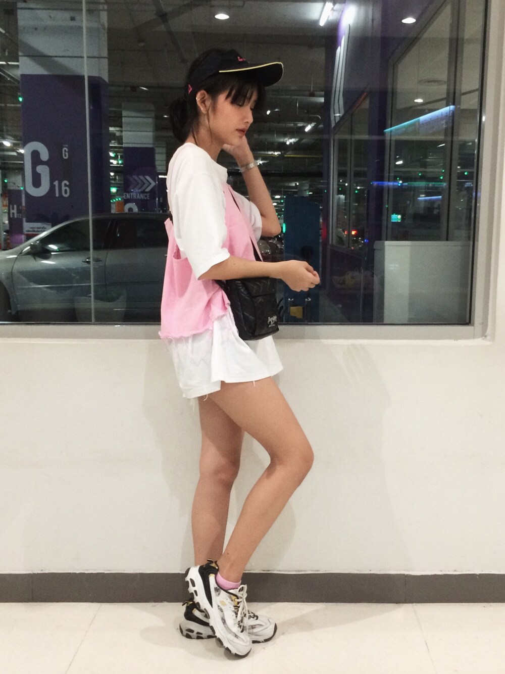 「storebkkのアイテム（ショルダーバッグ、ブラック系）」を使った、musさん（レディース・170cm）の秋コーディネートの1枚目の写真