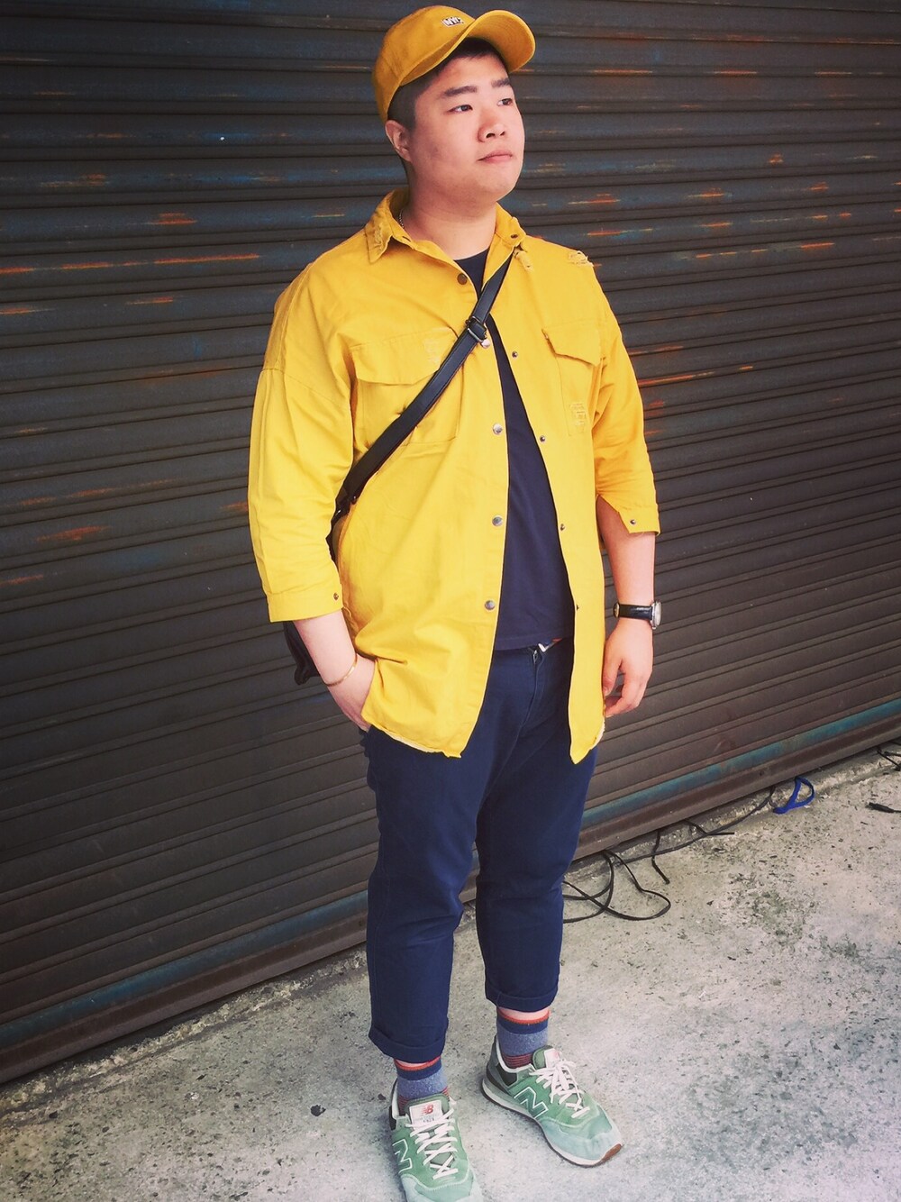 「streetstyle、vintage style、vintage、yellow、New Balance、UNIQLO」｜「UNIQLOのアイテム（パンツ、ブルー系）」を使った、Eric Wangさん（メンズ・173cm）の冬コーディネートの1枚目の写真