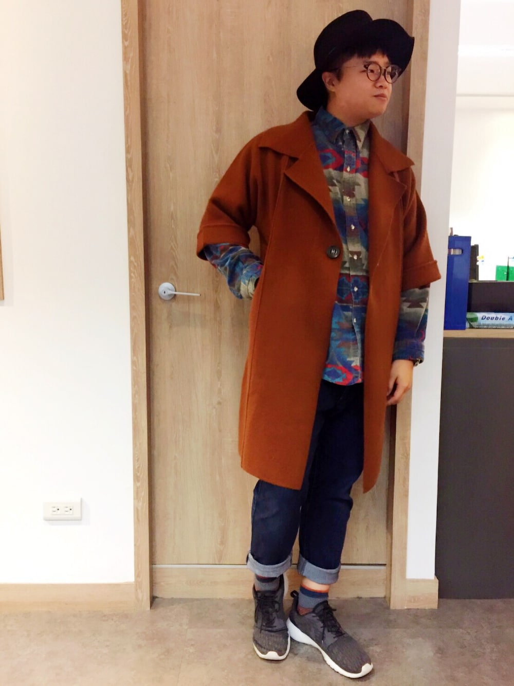 「VINTAGE、古着、winter、streetstyle、UNIQLO、NIKE」｜「UNIQLOのアイテム（デニムパンツ、ブルー系）」を使った、Eric Wangさん（メンズ・173cm）の冬コーディネートの1枚目の写真
