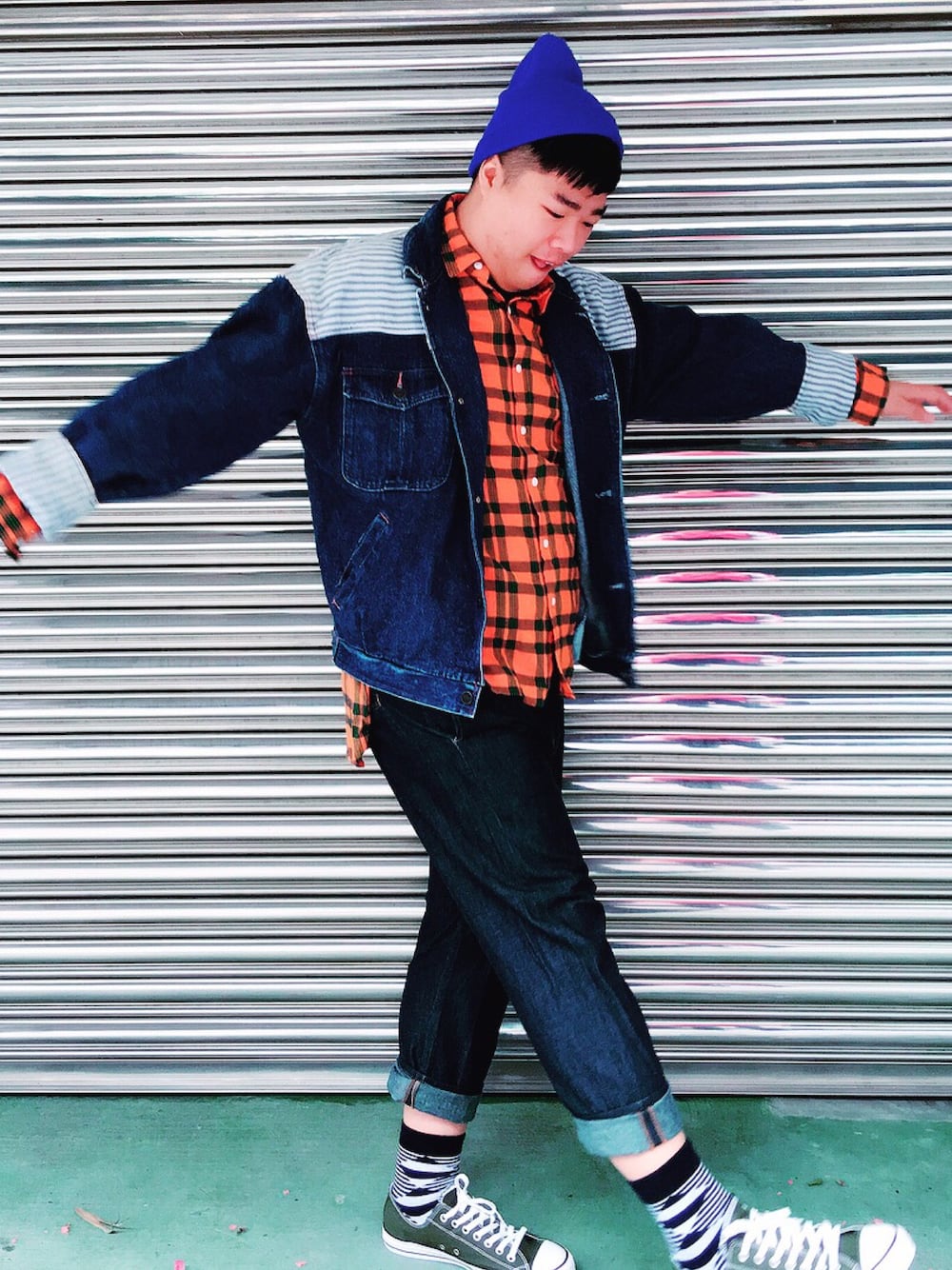 「streetstyle、denim、converse、zucca、spring、VINTAGE」｜「no brandのアイテム（デニムジャケット、ブルー系）」を使った、Eric Wangさん（メンズ・173cm）の春コーディネートの1枚目の写真