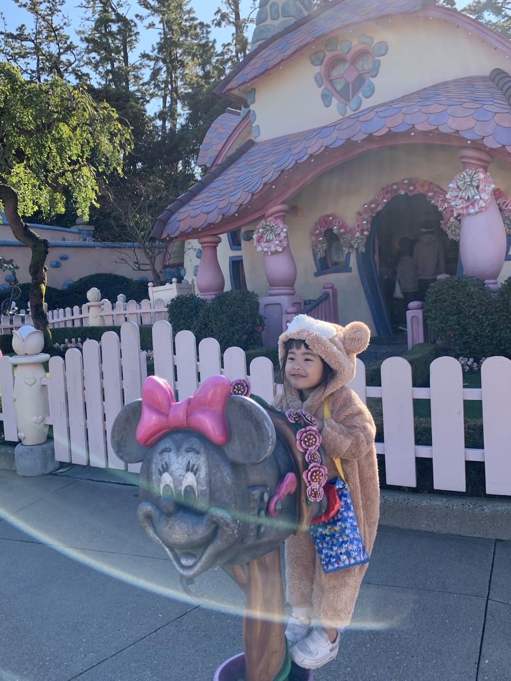 「年末WEAR感謝祭、キッズコーデ、女の子、ディズニー」｜「手作りのアイテム（つなぎ/オールインワン、ブラウン系）」を使った、めいまーさん（キッズ・90cm）の冬コーディネートの1枚目の写真