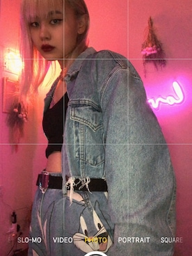 「部屋撮り」｜「アイテム（デニムジャケット）」を使った、Erina Maruyamaさん（レディース・155cm）の春コーディネート