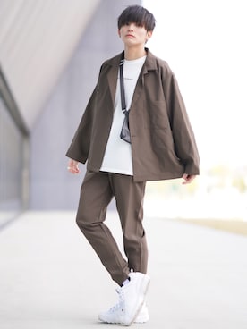 「ZIP FIVE（ジップファイブ）のポリトロリラックスアンクルカットテーパードパンツ（その他パンツ）」を使った、ユウトさん（メンズ・177cm）の春コーディネート