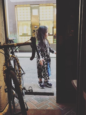 「アイテム（シャツワンピース、ブラック系）」を使った、YUKI.Hさん（キッズ・110cm）の春コーディネート