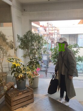 「A.P.C.」｜「アイテム（トレンチコート）」を使った、hitomiさん（レディース・166cm）の春コーディネート