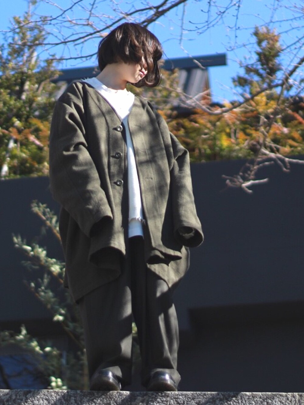 「低身長、ゆるコーデ、だぼだぼ、カーキ、メンズライク」｜「MILKBOYのROBE ジャケット（ポンチョ、グリーン系）」を使った、くるてゃんさん（レディース・144cm）の冬コーディネートの1枚目の写真