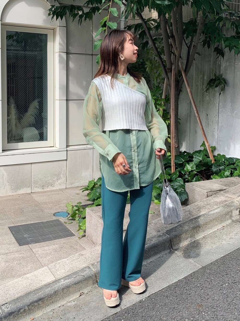 Ann Takeuchiさんの「シアーバンドカラーシャツ/848152（JEANASIS）」を使ったコーディネートの1枚目の写真
