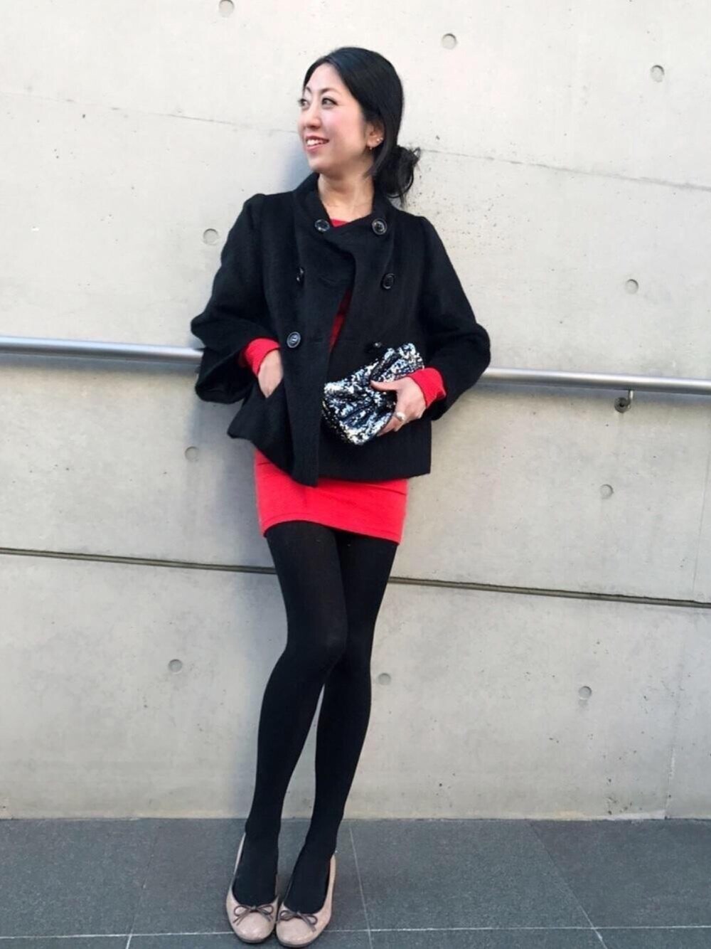 「キレイめ、大人コーデ、ジャケットスタイル、オトナ女子、大人カジュアル、出勤コーデ、オフィスカジュアル、きれいめカジュアル、シンプルコーデ、フェミニン」｜「BALLSEYのアイテム（ノーカラージャケット、ブラック系）」を使った、euro flat PRESS lisaさん（レディース・157cm）の冬コーディネートの1枚目の写真