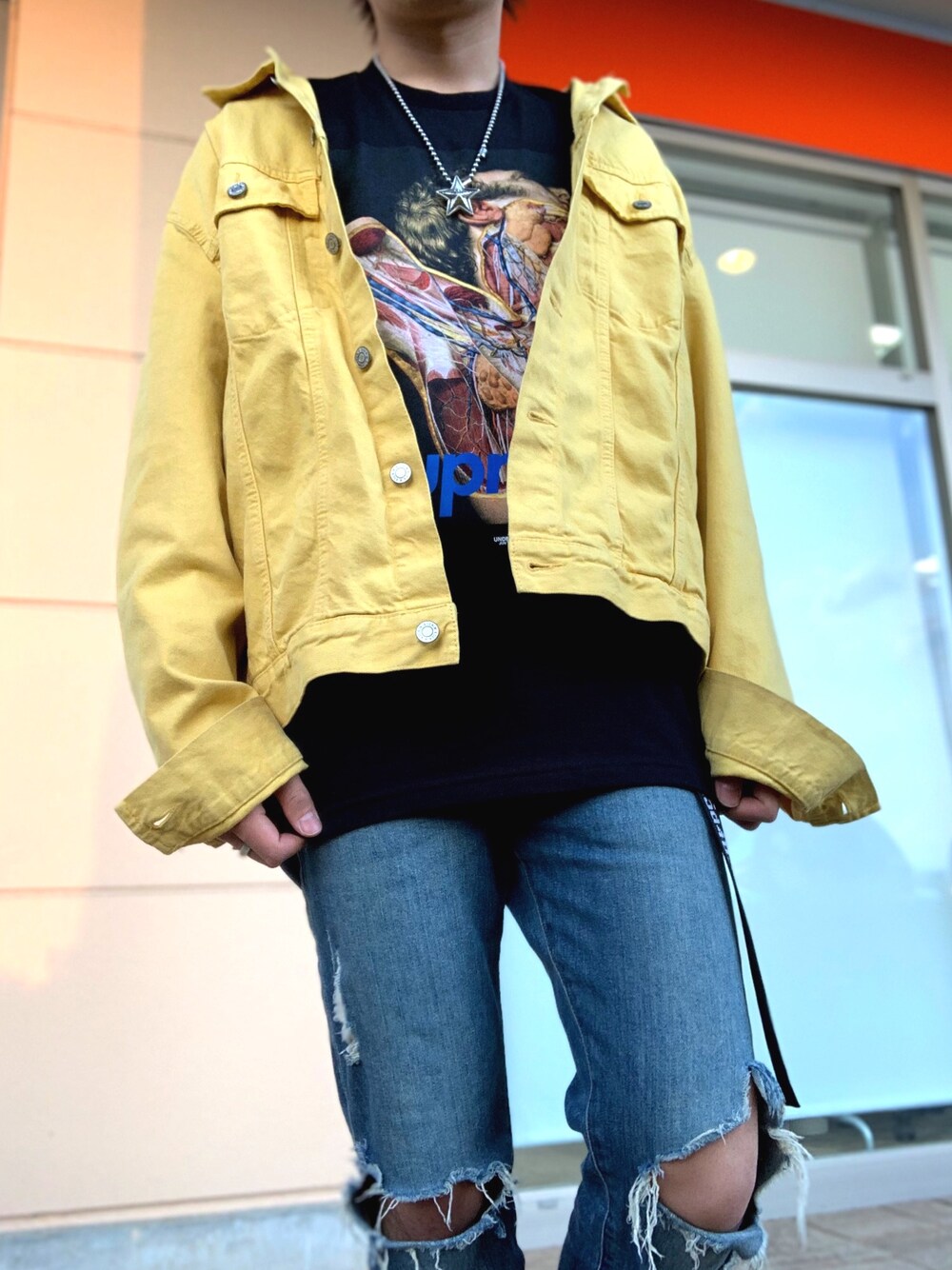 「supreme、Cody Sanderson、H&M、ストリート系女子、ストリート系男子、お洒落さんとつながりたい、洋服、ファッション、ストリートファッション」｜「H&Mのアイテム（デニムパンツ、ブルー系）」を使った、yamatoさん（メンズ・172cm）の春コーディネートの1枚目の写真
