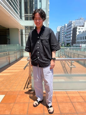 「RANDT（アールアンドティー）のアイテム（パンツ）」を使った、たかはしさとしさん（メンズ・179cm）の春コーディネート