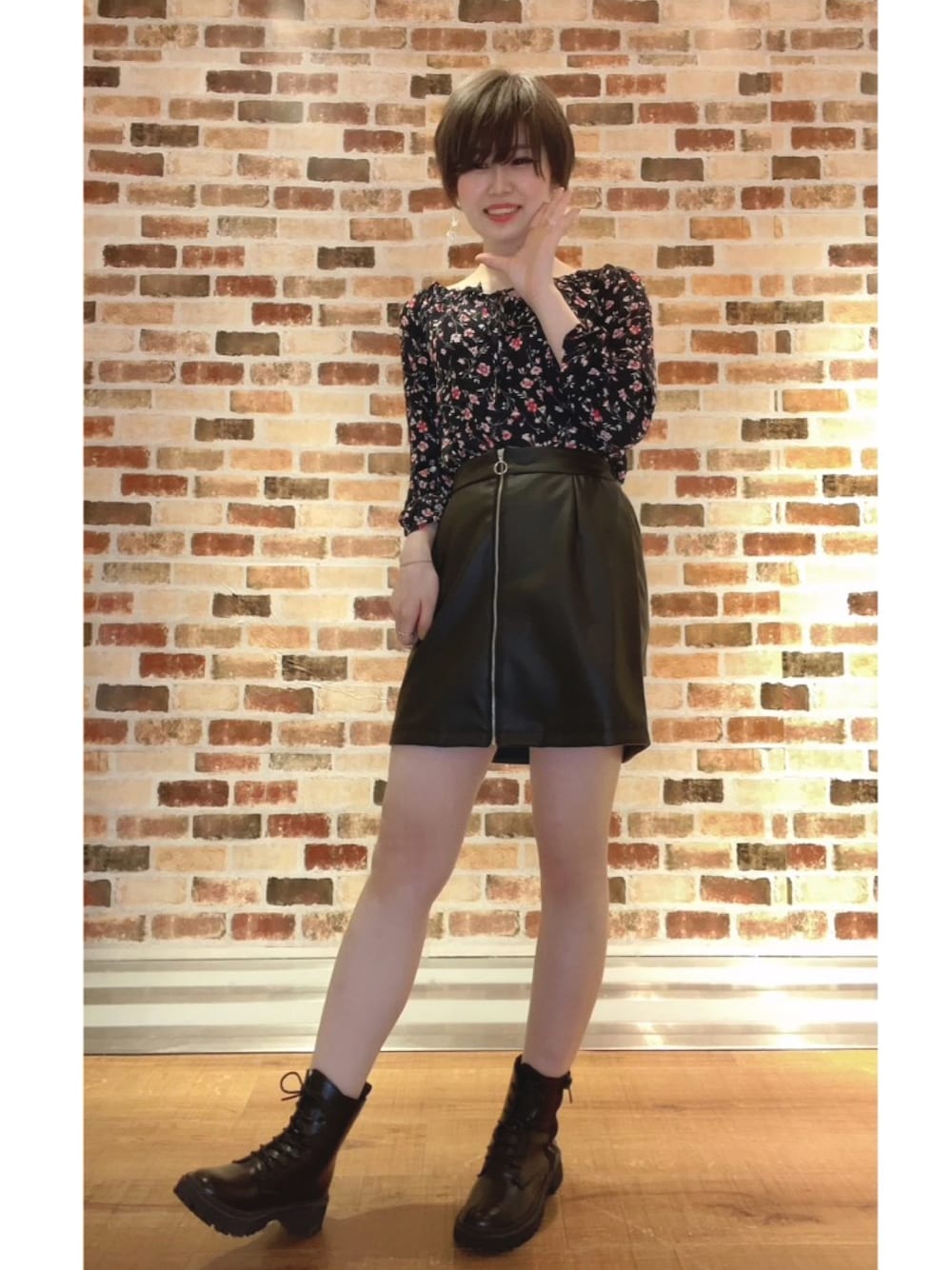 「シンプル、休日コーデ、春夏コーデ、大人コーデ、プチプラコーデ、大人ガーリー、ラフ、大人女子、低身長、ブラウス」｜「shawtyのアイテム（シャツ/ブラウス、ブラック系）」を使った、yu❤︎ さん（レディース・157cm）の春コーディネートの1枚目の写真