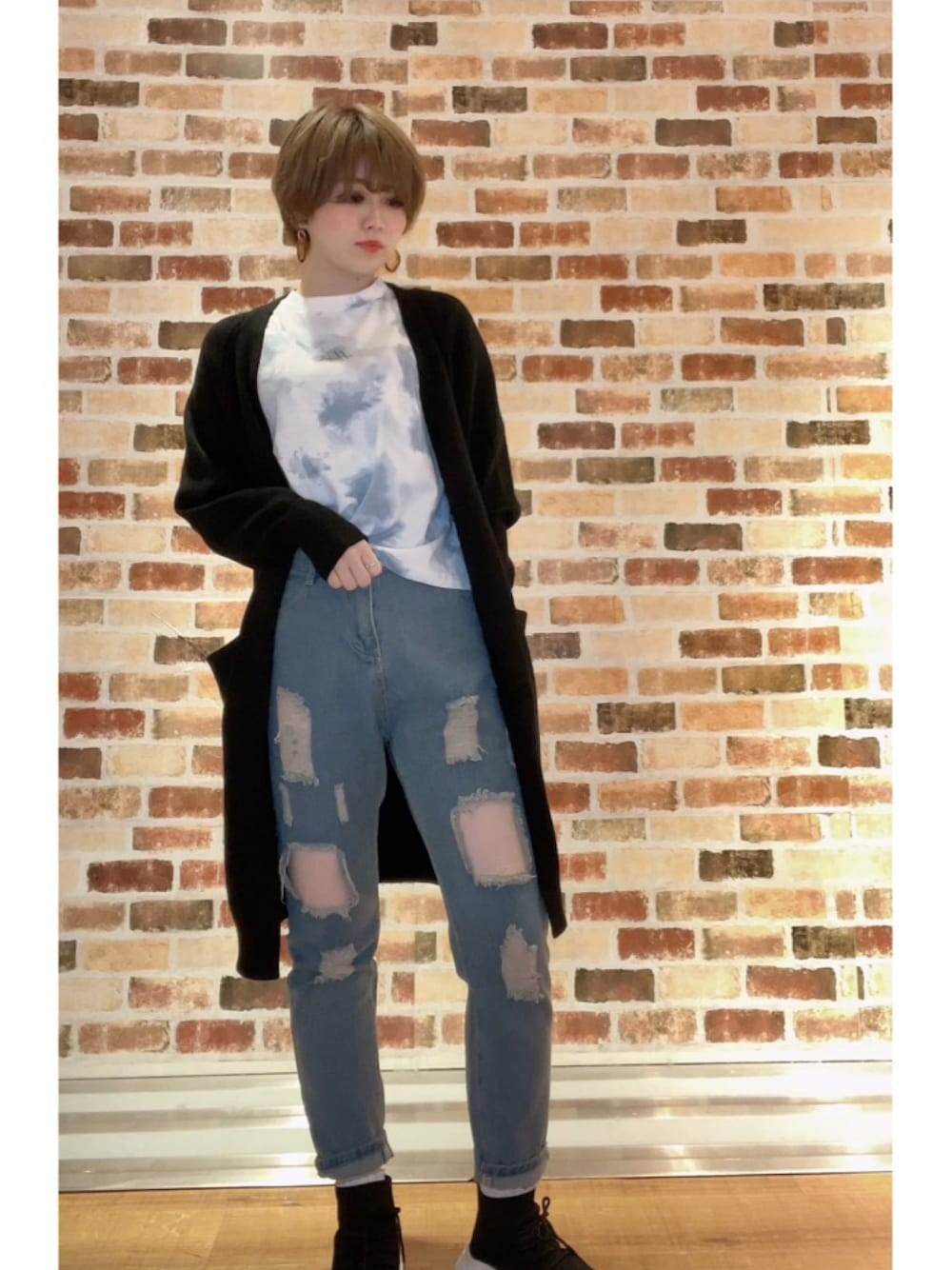 「休日スタイル、オトナカジュアル、シンプル、パンツスタイル、休日コーデ、デニムパンツ、ブラック、Tシャツ」｜「shawtyのアイテム（カーディガン/ボレロ、ブラック系）」を使った、yu❤︎ さん（レディース・157cm）の春コーディネートの1枚目の写真