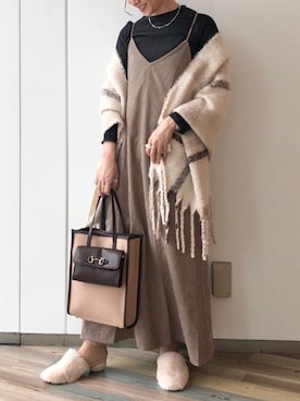 「アイテム（ストール/ショール）」を使った、meaningさん（レディース・157cm）の秋コーディネート