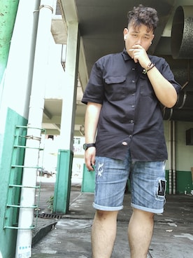 「Dickies（ディッキーズ）のアイテム（シャツ/ブラウス、ブラック系）」を使った、Dondsing さん（メンズ・184cm）の夏コーディネート