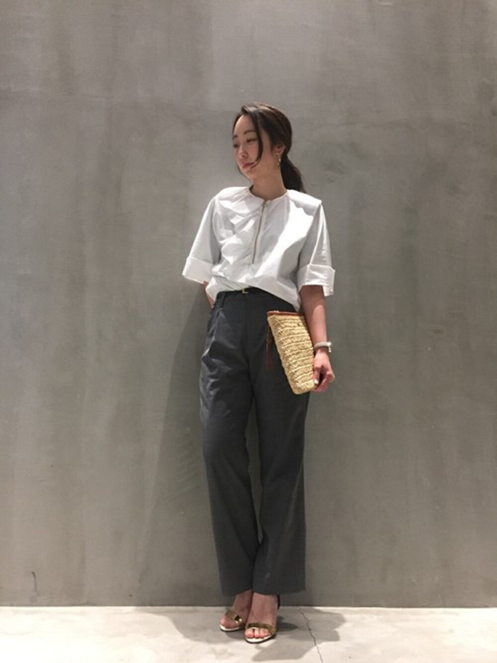 「パンツ、カジュアル、pants、LANVIN、TATRAS、パンツスタイル、solido、NINA RICCI、helen kaminski、stradaest」｜「SOLIDOのSOLIDO（ソリード）ワイドパンツ（その他パンツ、グレー系）」を使った、rinaさん（レディース・164cm）の春コーディネートの1枚目の写真