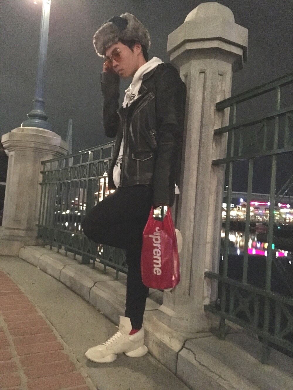 「NEWERA、ZARA、ELVIRA、ライダースジャケット、G-STAR RAW(G-STAR RAW)、RICK OWENS、supreme、もこもこ」｜「NEW ERAのTRAPPER NVY WOOL（ハット、ブルー系）」を使った、ユウスケさん（メンズ・165cm）の冬コーディネートの1枚目の写真