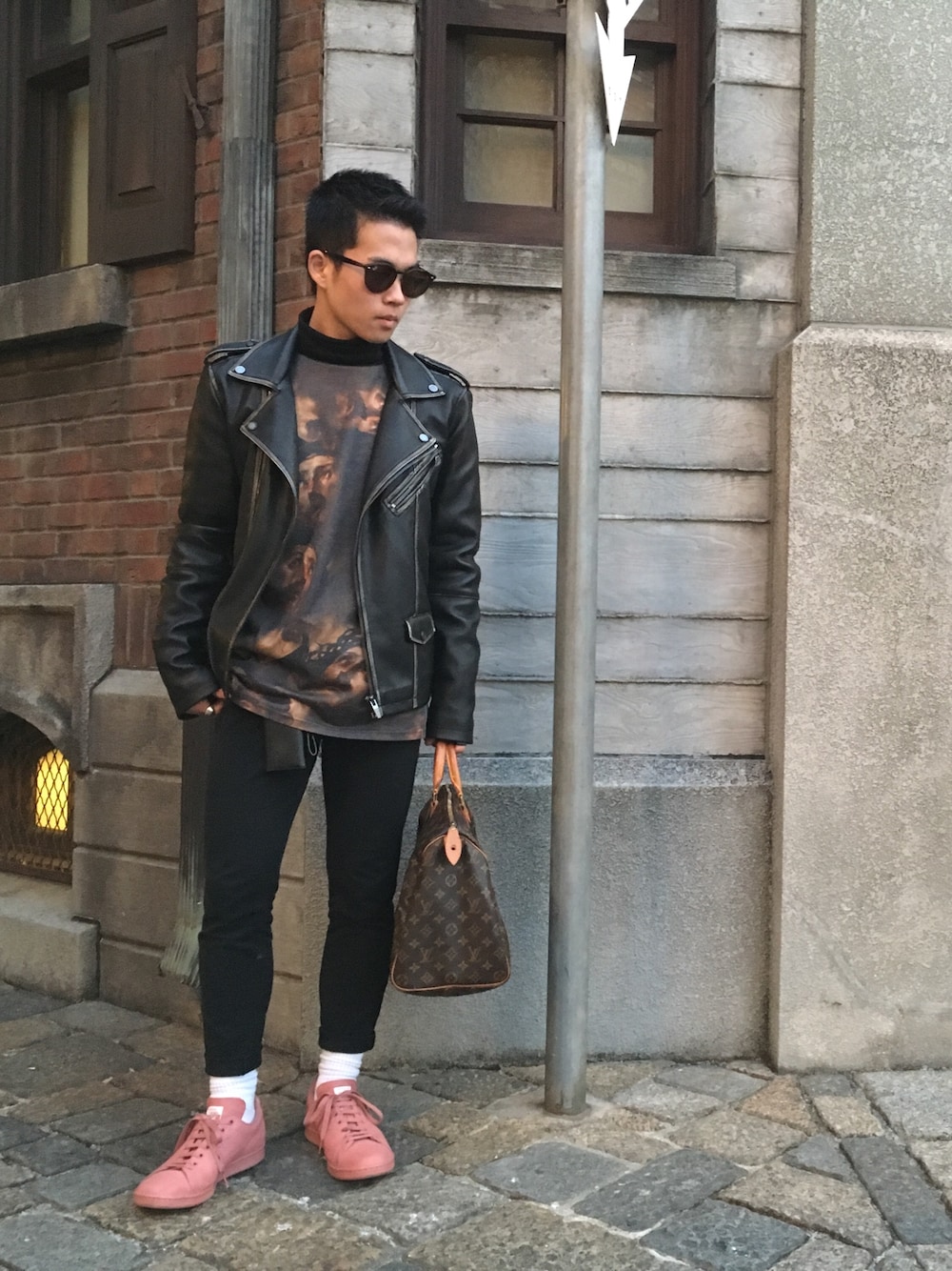 「ZARA、UNIQLO、BLACK SCALE、PRADA、Saint Laurent、LouisVuitton、RAF SIMONS、adidas、ライダースジャケット、ray ban」｜「Ray-Banの【Ray-Ban（レイバン）】（サングラス、ブラウン系）」を使った、ユウスケさん（メンズ・165cm）の冬コーディネートの1枚目の写真